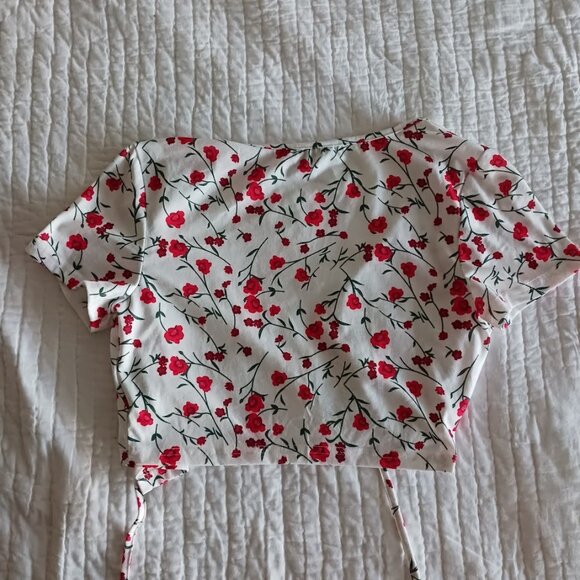 White and Red Flower Poppy Print SHEIN Green Crop Tie Top Baby Tee Womens XS - Picture 3 of 3